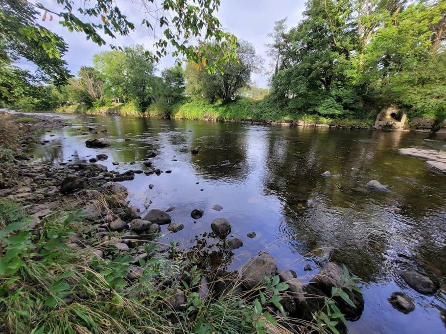 Riverside Bungalow - Direct River Access! Ystradgynlais エクステリア 写真