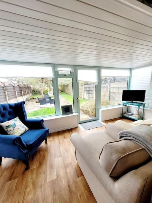 Riverside Bungalow - Direct River Access! Ystradgynlais エクステリア 写真