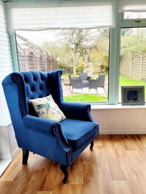 Riverside Bungalow - Direct River Access! Ystradgynlais エクステリア 写真