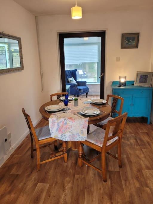 Riverside Bungalow - Direct River Access! Ystradgynlais エクステリア 写真